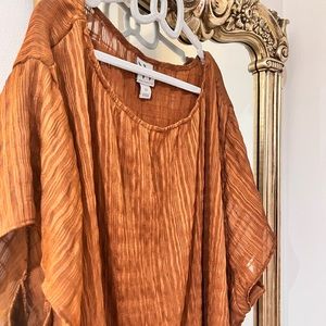 Cute brown loose shirt. Flowy. Great with leggings and heels